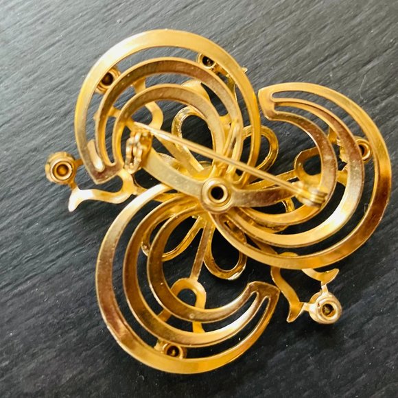 Vintage pink and purple flower swirl gold three layer brooch and earrings - Picture 7 of 10